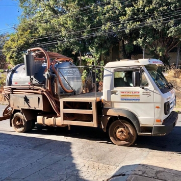 Caminhão de Sucção Pequeno Minas Limp